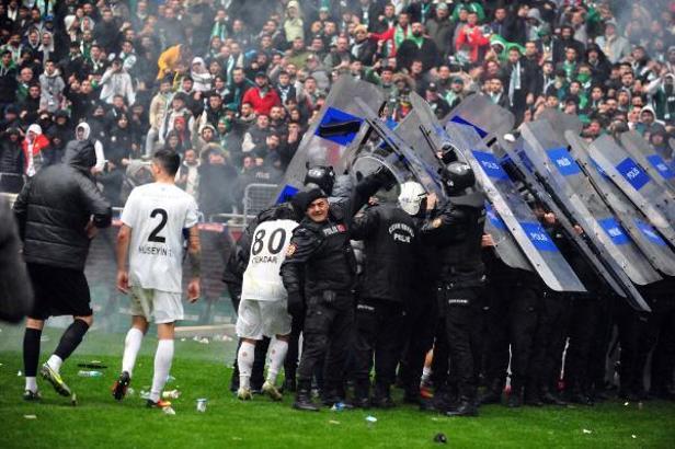 Olaylı maçta Bursaspor, Amedspor'u 2-1 yendi