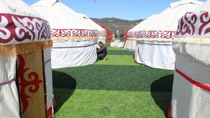 Dünya Etnospor Konfederasyonu'ndan deprem bölgesine 360 adet geleneksel Kırgız çadırı