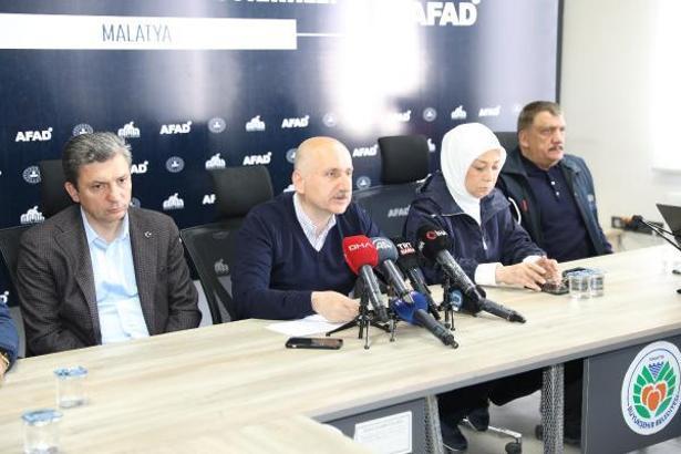 Bakan Karaismailoğlu: Depremlerden 1275 kilometrelik demir yolu hattı etkilendi