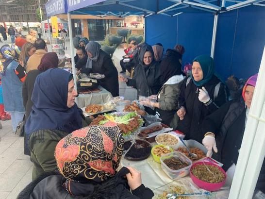 Rizeli kadınlardan depremzedelere '8 Mart' kermesli destek
