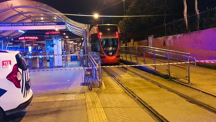 Cevizlibağ'da tramvay raydan çıktı
