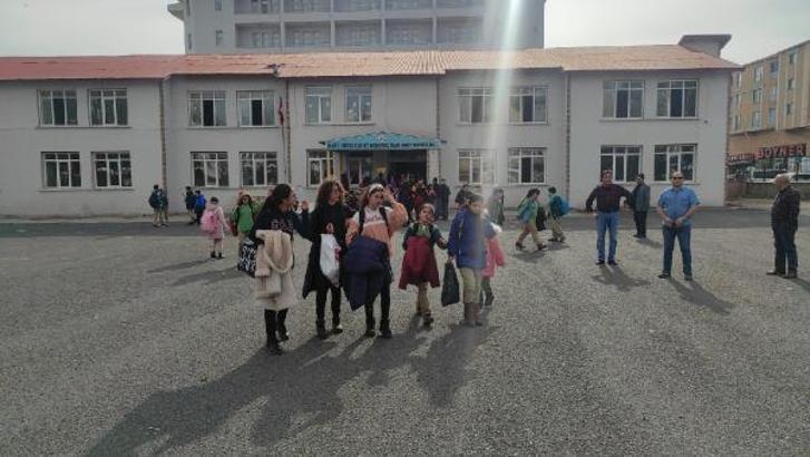 Kars'ta depreme dayanıksız olduğu tespit edilen ortaokulda son ders