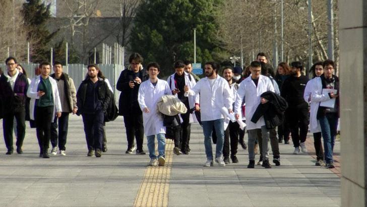 Cerrahpaşa Veteriner Fakültesi öğrencileri bugün de eylem yaptı