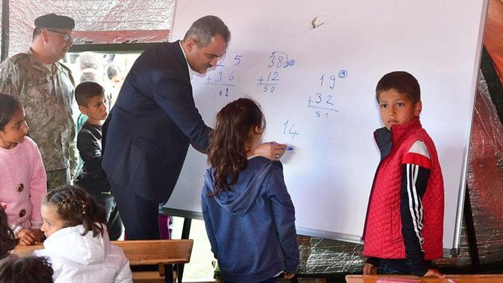 Bakan Özer: Afet bölgesinde 127 ilkokul, 168 ortaokul kurduk