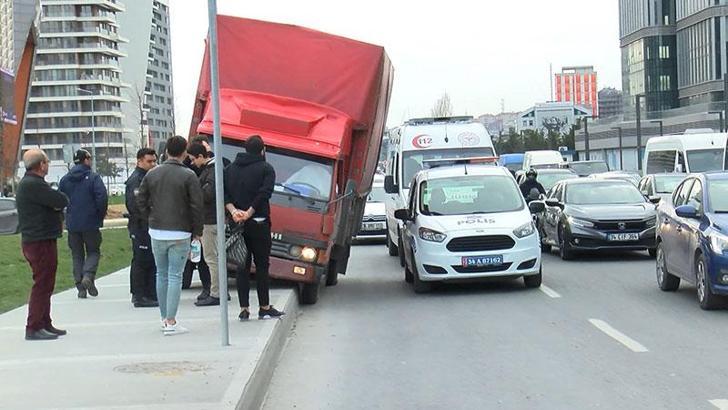 Kağıthane'de direksiyon başında kalp krizi geçirip öldü