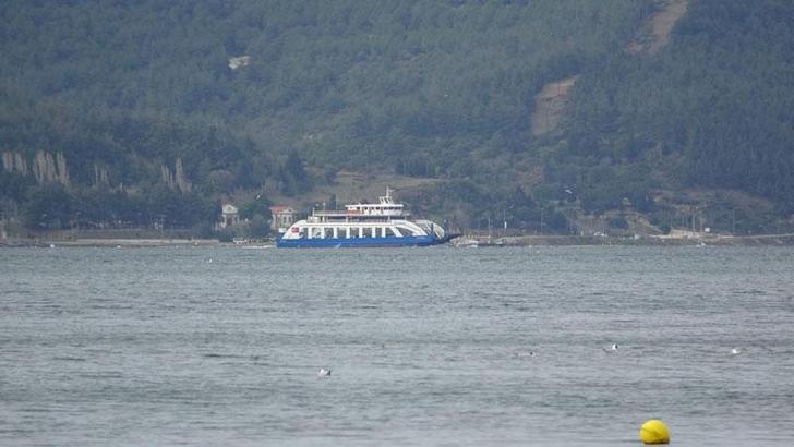 Bozcaada feribot seferlerine 'fırtına' engeli