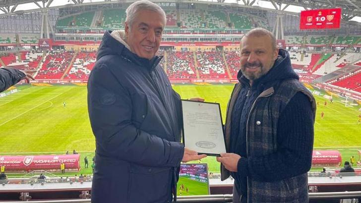 Gökdeniz ve Rubin Kazan depremzedeleri sevindirdi