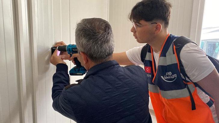 Osmaniye'de EBA TV'ye erişim için konteyner kente televizyon kurulumu yapılıyor