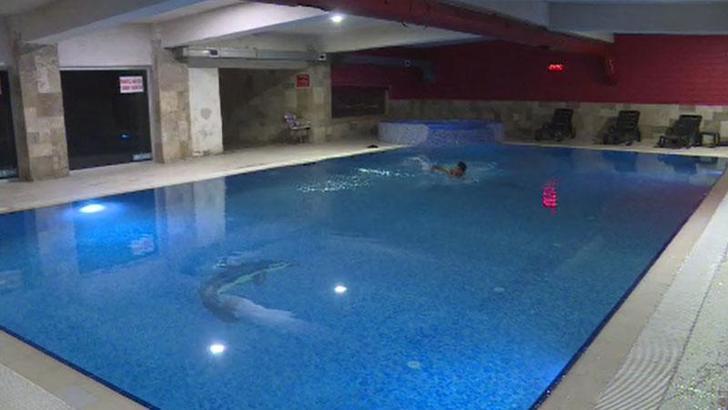 Galeria'da spor salonununda kolonlar tıraşlanmış, yüzme havuzunun 850 metrekaresi ruhsatsız