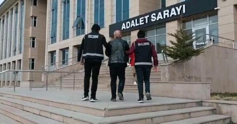 Yıkılan sitenin müteahhidi İran'a kaçarken yakalandı