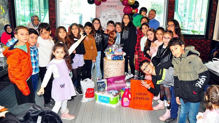 İlkokullu Doruk, doğum günü hediyelerini depremzede çocuklara bağışladı