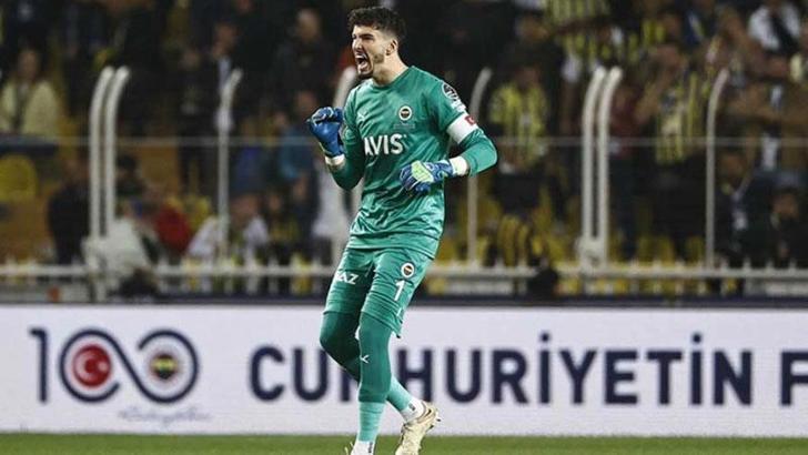 Fenerbahçe, Altay Bayındır'ın sözleşmesini 4 yıl uzattı