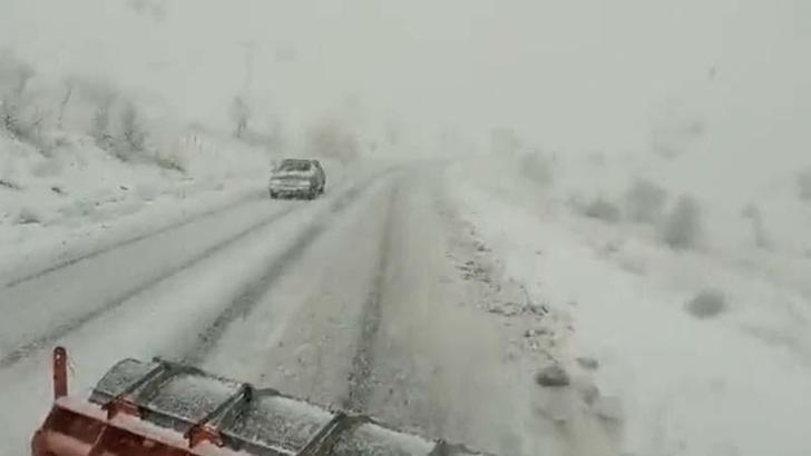 Kar ve tipi nedeniyle Tunceli- Erzincan karayolu zincirsiz TIR geçişlerine kapatıldı