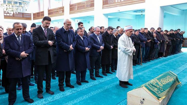 AK Parti'li Yılmaz’ın annesi, Bingöl’de toprağa verildi