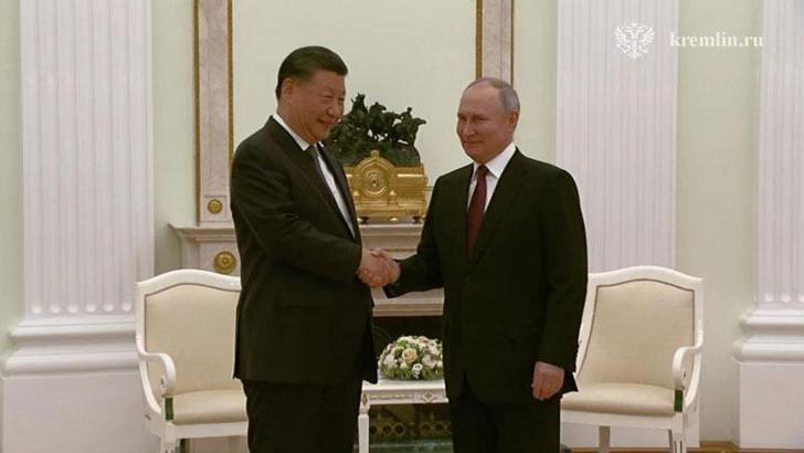 Çin Devlet Başkanı Cinping, mevkidaşı Putin ile bir araya geldi