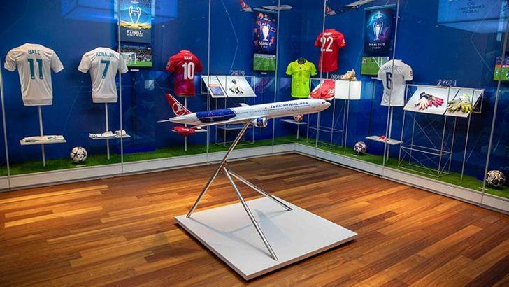 Yıldız futbolcuların Şampiyonlar Ligi finallerinde giydiği formalar sergilendi