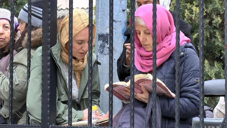 İlk iftar için saatler öncesinden 'Oruç Baba Türbesi'ne geldiler