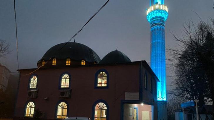 Aynı caddede oturan mahalleliler 2 dakika arayla iftar yapıyor