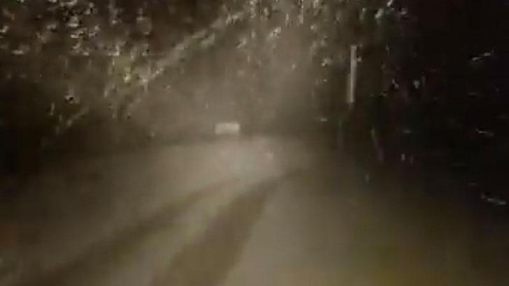 Tunceli- Erzincan karayolu kar ve tipi nedeniyle TIR geçişlerine kapatıldı