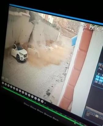 Yozgat'ta istinat duvarı çöktü, 11 otomobil enkaz altında kaldı (2)