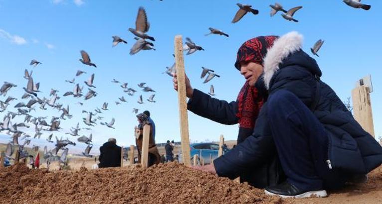 Depremde oğlu sayesinde hayatta kalan anne, yaşadığına sevinemedi