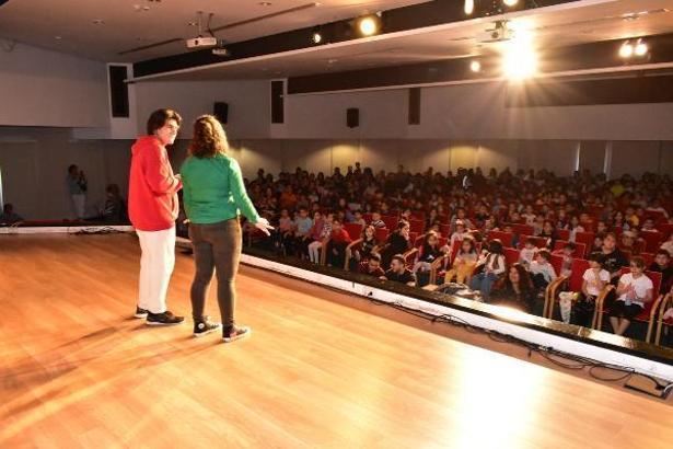 Balçova'da  27 Mart Dünya Tiyatro Günü kutlandı