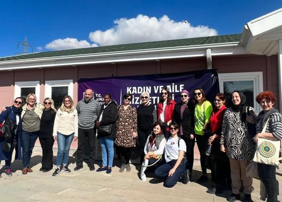 Askeri ateşe eşleri depremzede kadın ve çocuklarla buluştu