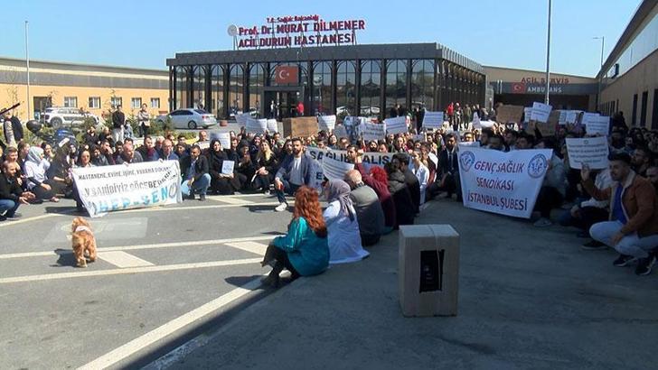 Prof.Dr. Murat Dilmener Acil Durum Hastanesi önünde 'Cerrahpaşa' protestosu