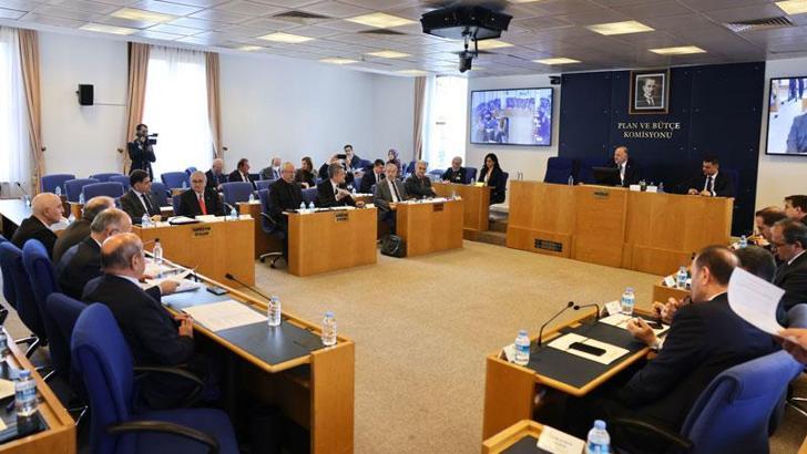 En düşük emekli maaşı ve bayram ikramiyesi teklifi komisyonda kabul edildi