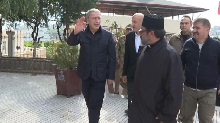 Bakan Akar, depremde hasar gören Mar İlyas Kilisesi’nde incelemede bulundu