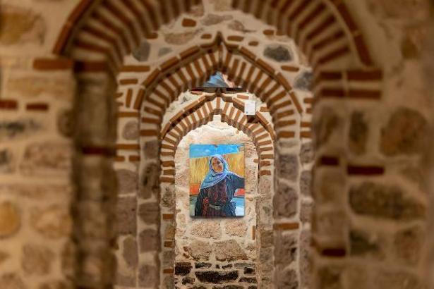 Ressam Ayşe Betil 'Urfalı Kadın' tablosuyla Londra'daki sergiye davet edildi