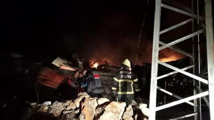 Çorum’da 3 ev ve bir samanlık yandı