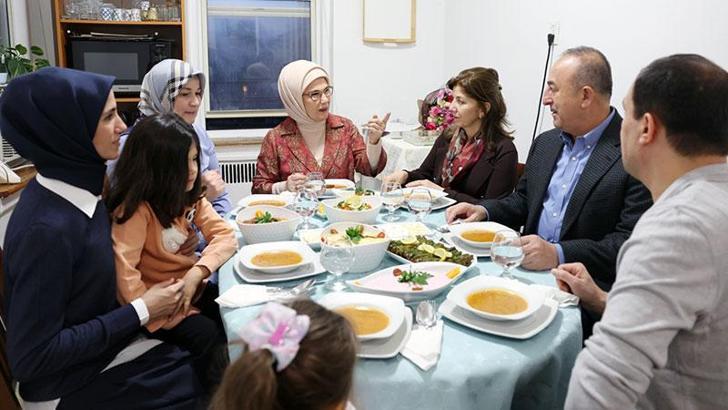 Emine Erdoğan, New York'ta Türk ailenin evinde iftar yaptı