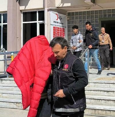 Anahtarlık görünümlü suikast silahı ve uyuşturucuyla yakalan 2 şüpheli tutuklandı