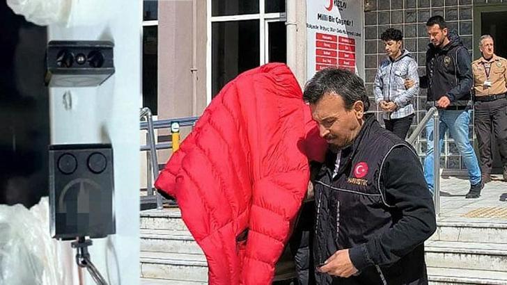 Anahtarlık görünümlü suikast silahı ve uyuşturucuyla yakalan 2 şüpheli tutuklandı