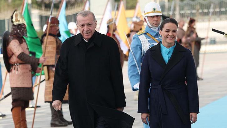 Erdoğan, Macaristan Cumhurbaşkanı Novak'ı resmi törenle karşıladı