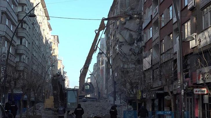 Elazığ'da ağır hasarlı 29 binanın yıkımı tamamlandı