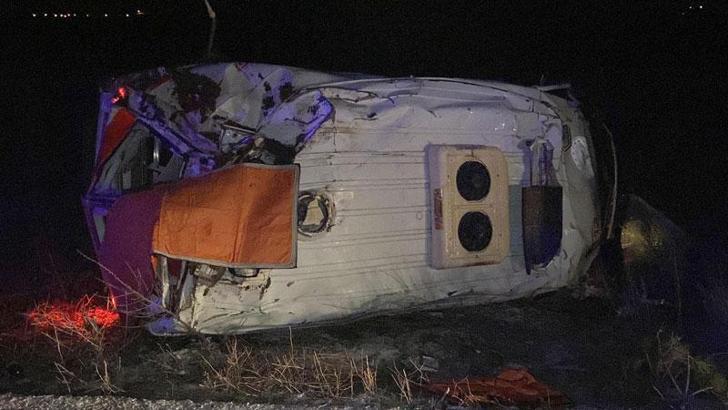 Kütahya'da ambulans devrildi; 3 sağlık personeli yaralı