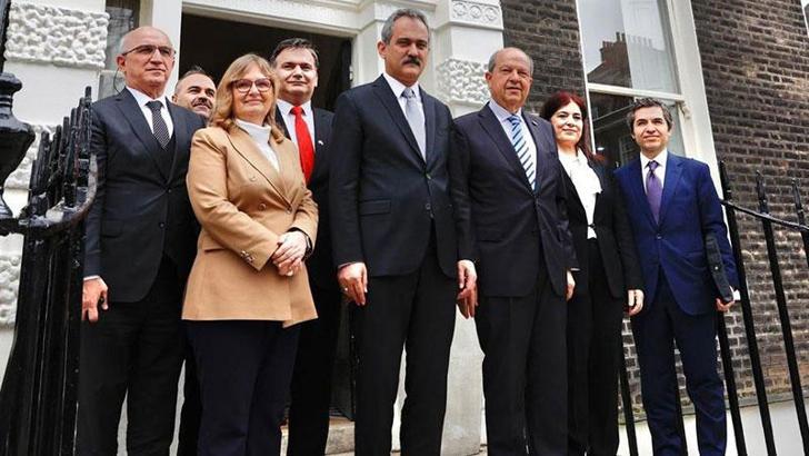 Bakan Özer, İngiltere’de KKTC Cumhurbaşkanı Tatar ile görüştü