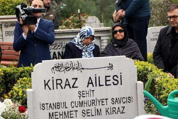 Şehit Savcı Mehmet Selim Kiraz mezarı başında anıldı