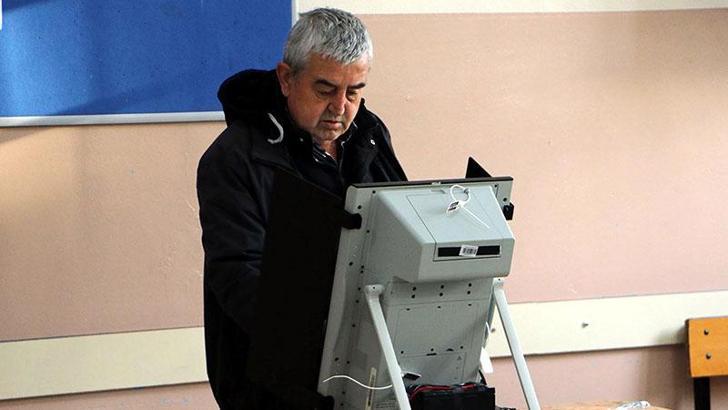 Türkiye'deki çifte vatandaşlar Bulgaristan seçimleri için sandık başında
