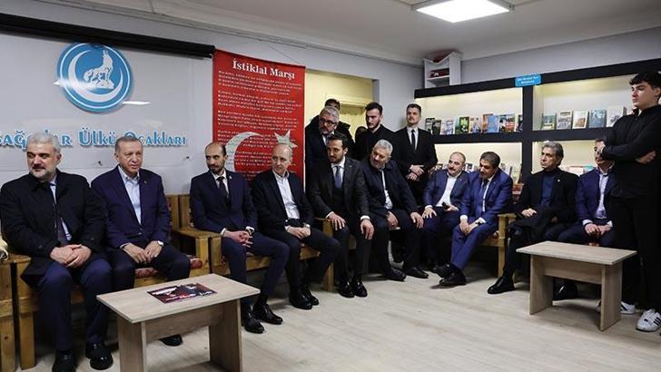 Cumhurbaşkanı Erdoğan, Bağcılar Ülkü Ocaklarını ziyaret etti