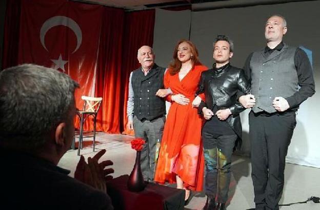 'Unutma Bizi' oyunu Çeşme'de sahnelendi