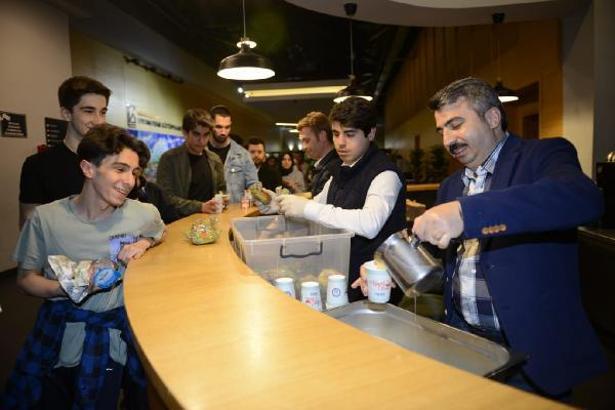 Uyumayan Kütüphanelerde öğrencilere iftar ve sahur ikramı