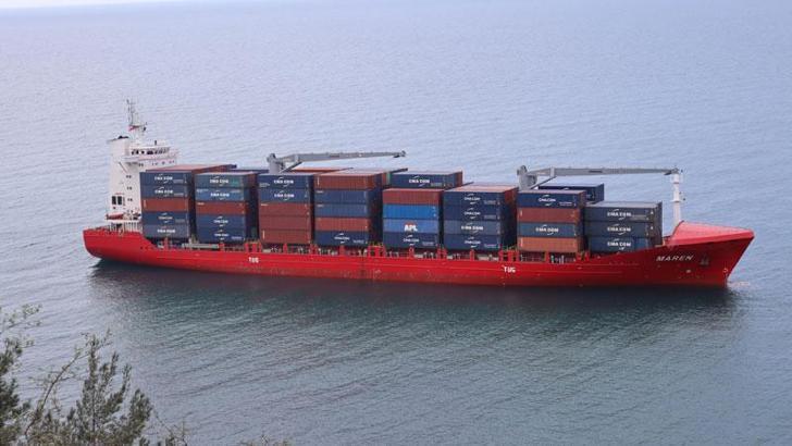 Karaya oturan yük gemisi için kurtarma çalışması