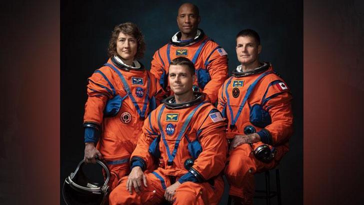 NASA, Artemis II insanlı Ay görevinde yer alacak 4 astronotu tanıttı