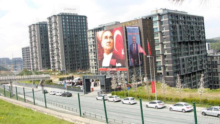 İstanbul Valiliği: Bir araçtan havaya ateş edildiği tespit edilmiştir