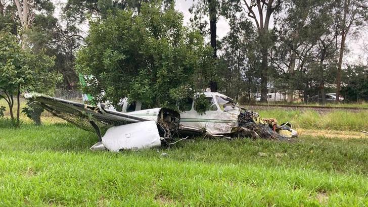 Avustralya’da pilot, düşen uçaktan sağ kurtuldu
