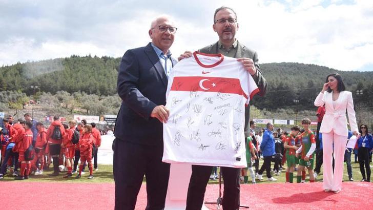 U12 İzmir Cup'ta görkemli açılış