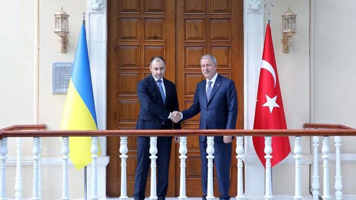 Bakan Akar, Ukrayna Altyapı Bakanı Kubrakov ile görüştü